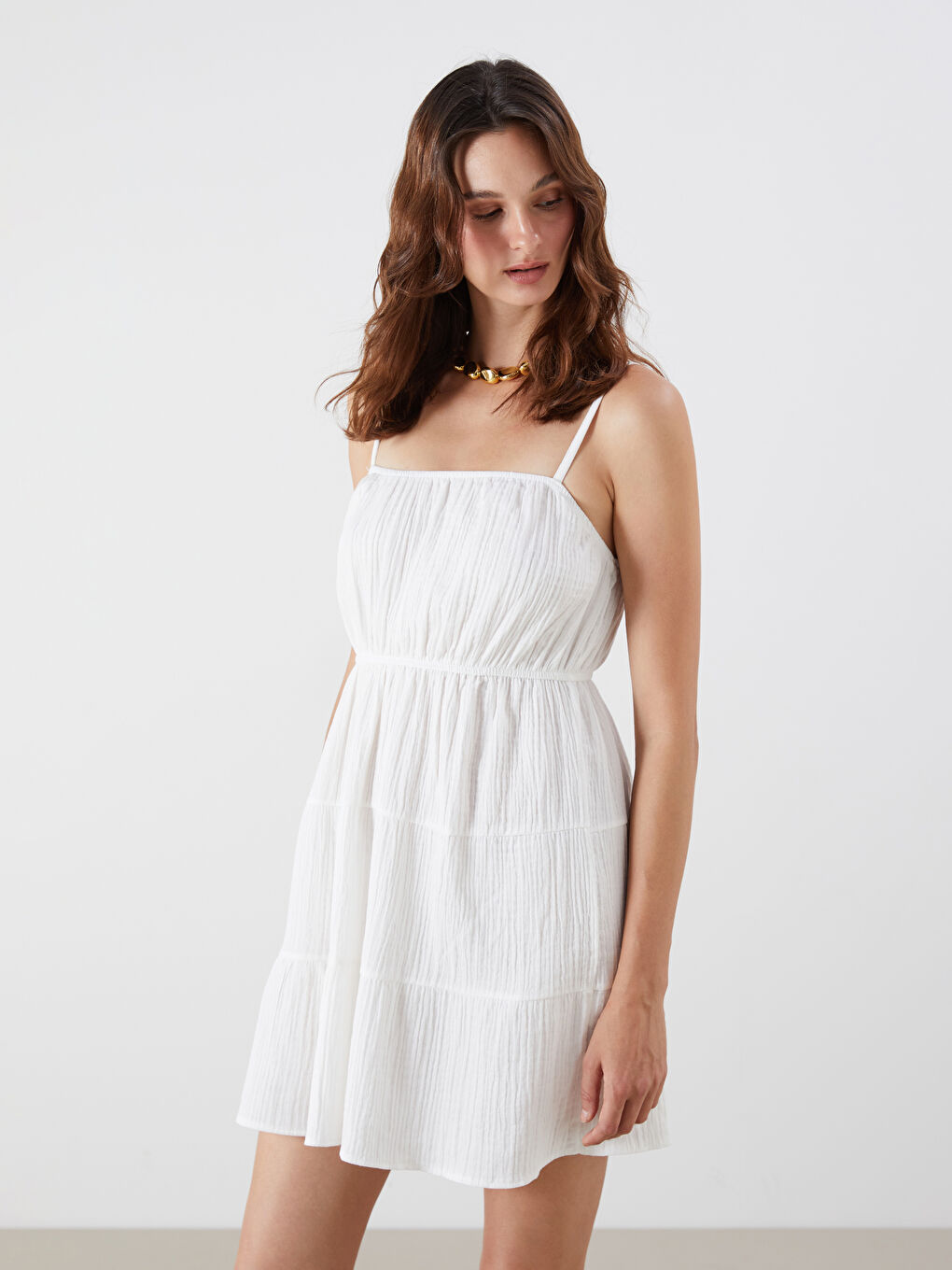 Beyaz Kare Yaka Dokulu Katkat Mini Elbise-1