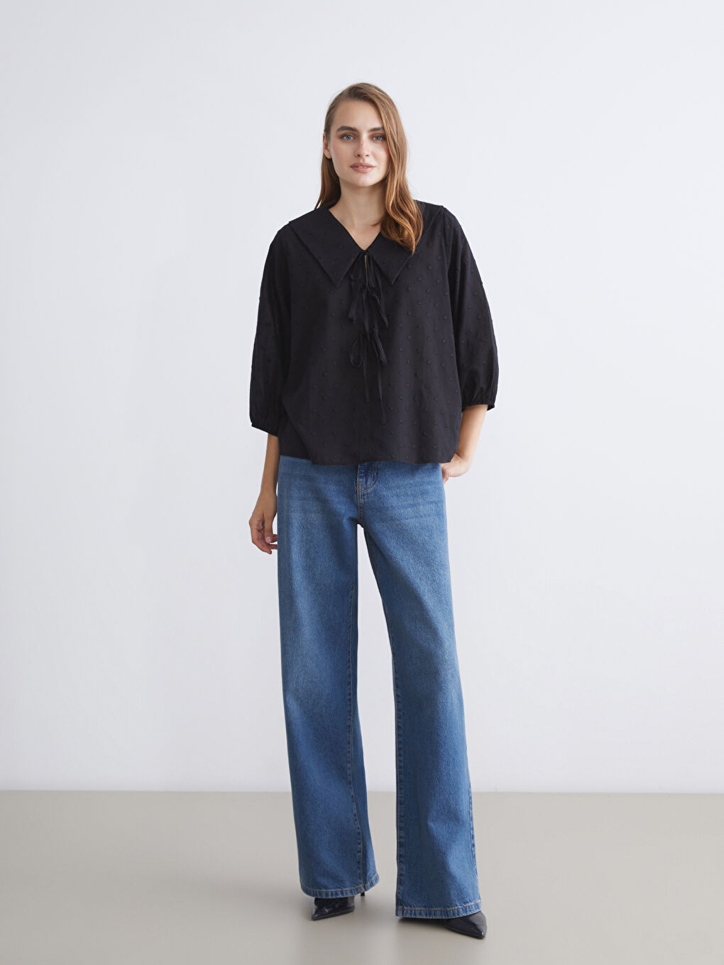 Siyah Bebe Yaka Nakışlı Fiyonklu Bluz-1