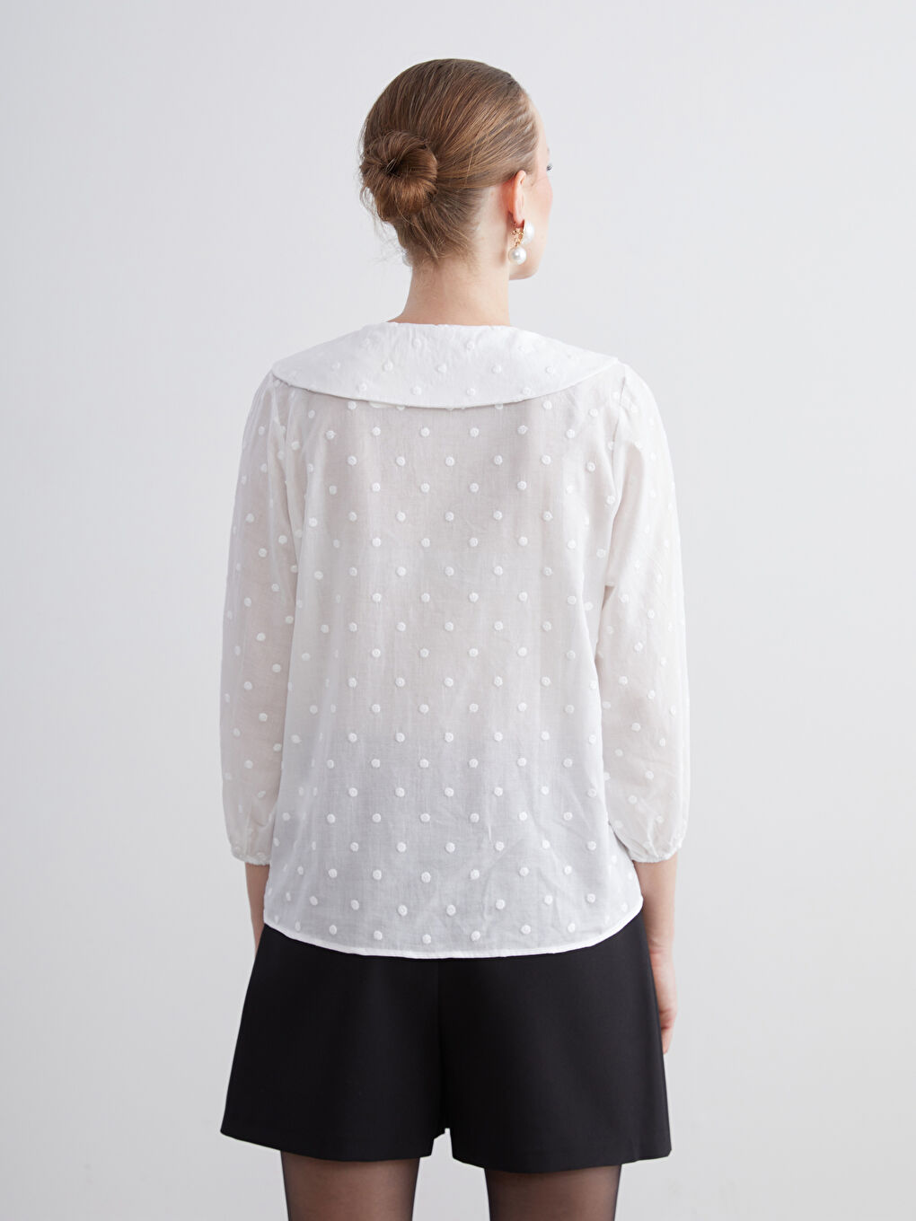 Beyaz Bebe Yaka Nakışlı Fiyonklu Bluz-3