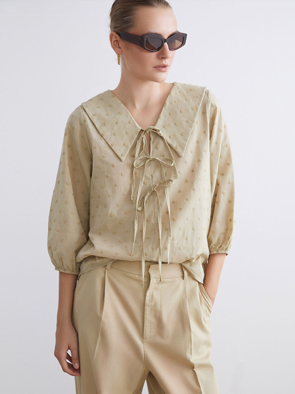 Yeşil Bebe Yaka Nakışlı Fiyonklu Bluz