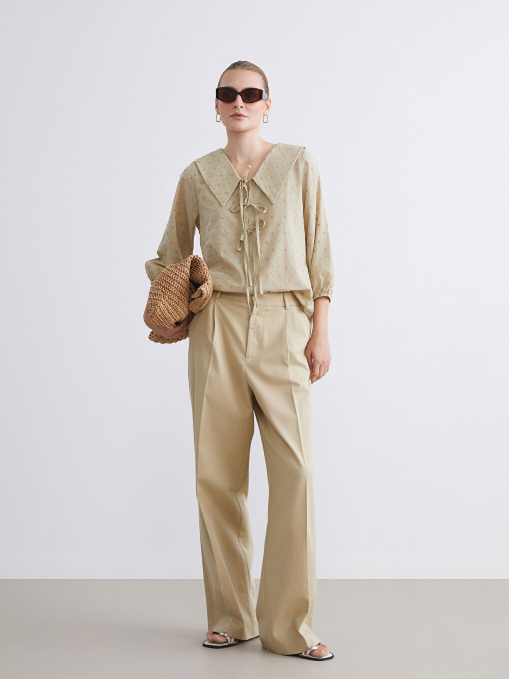 Yeşil Bebe Yaka Nakışlı Fiyonklu Bluz-1