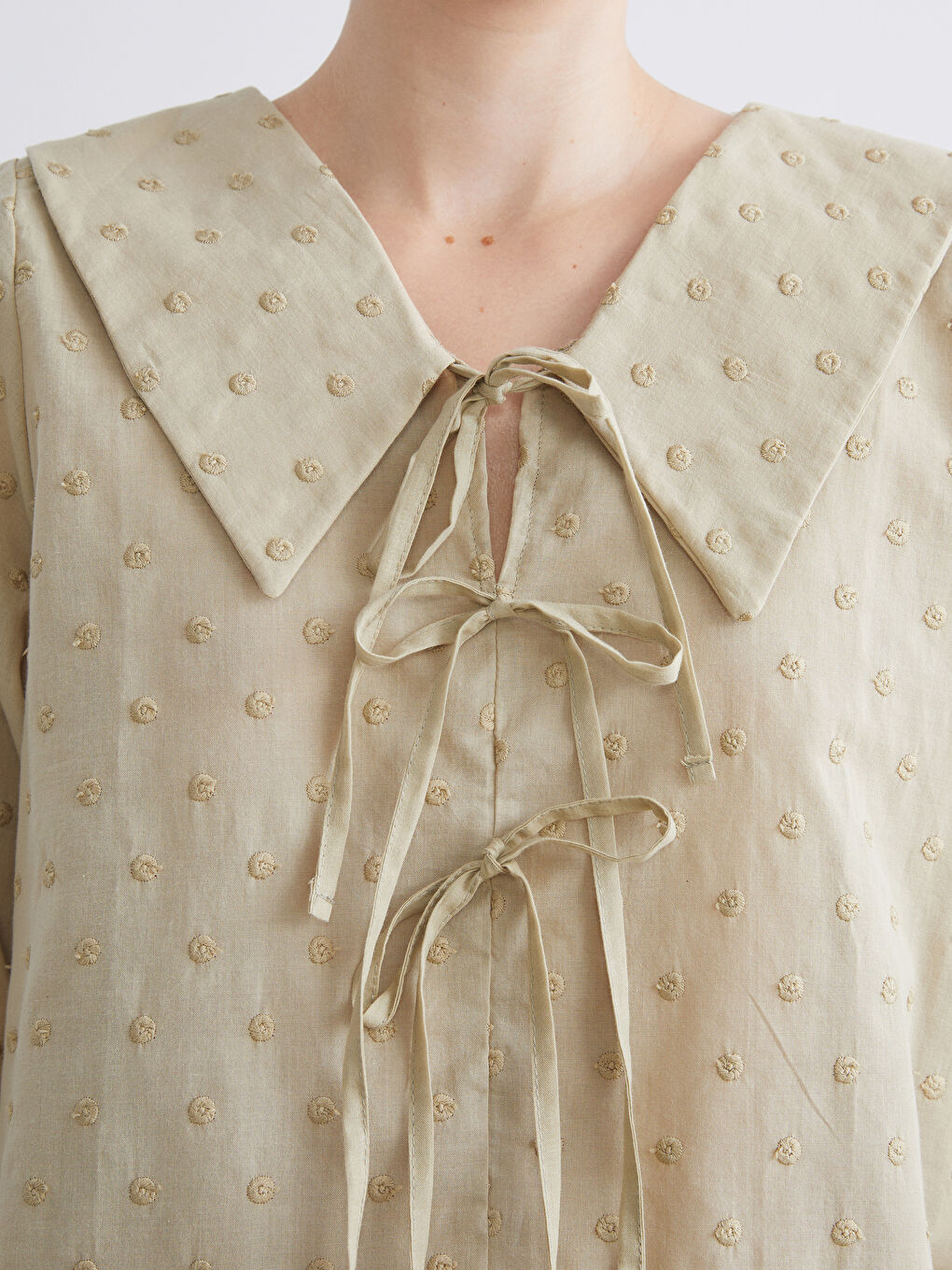 Yeşil Bebe Yaka Nakışlı Fiyonklu Bluz-2