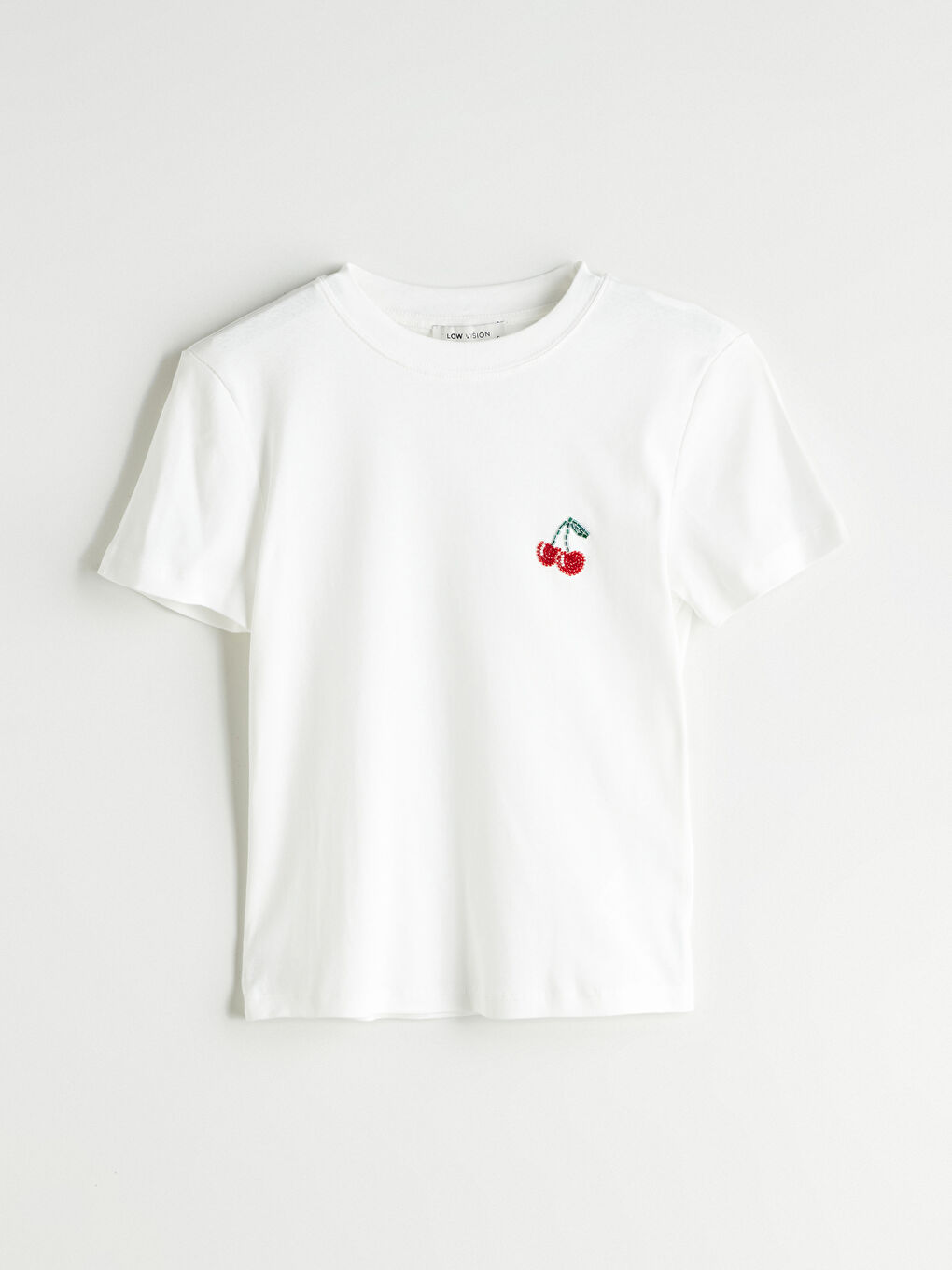 Ekru Bisiklet Yaka Kiraz İşlemeli Kadın Tişört-3