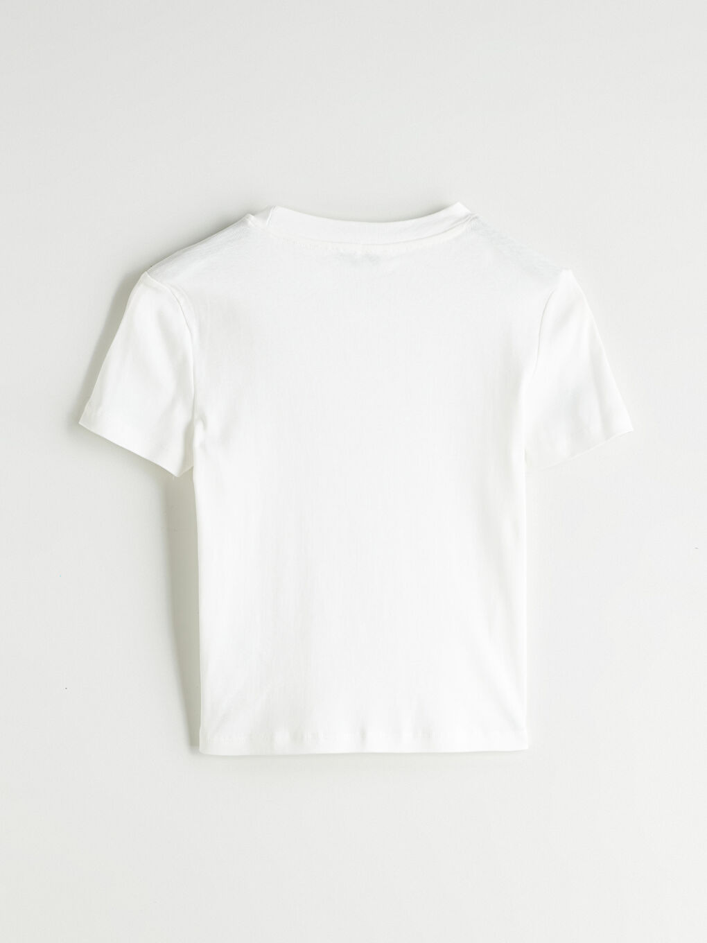 Ekru Bisiklet Yaka Kiraz İşlemeli Kadın Tişört-4