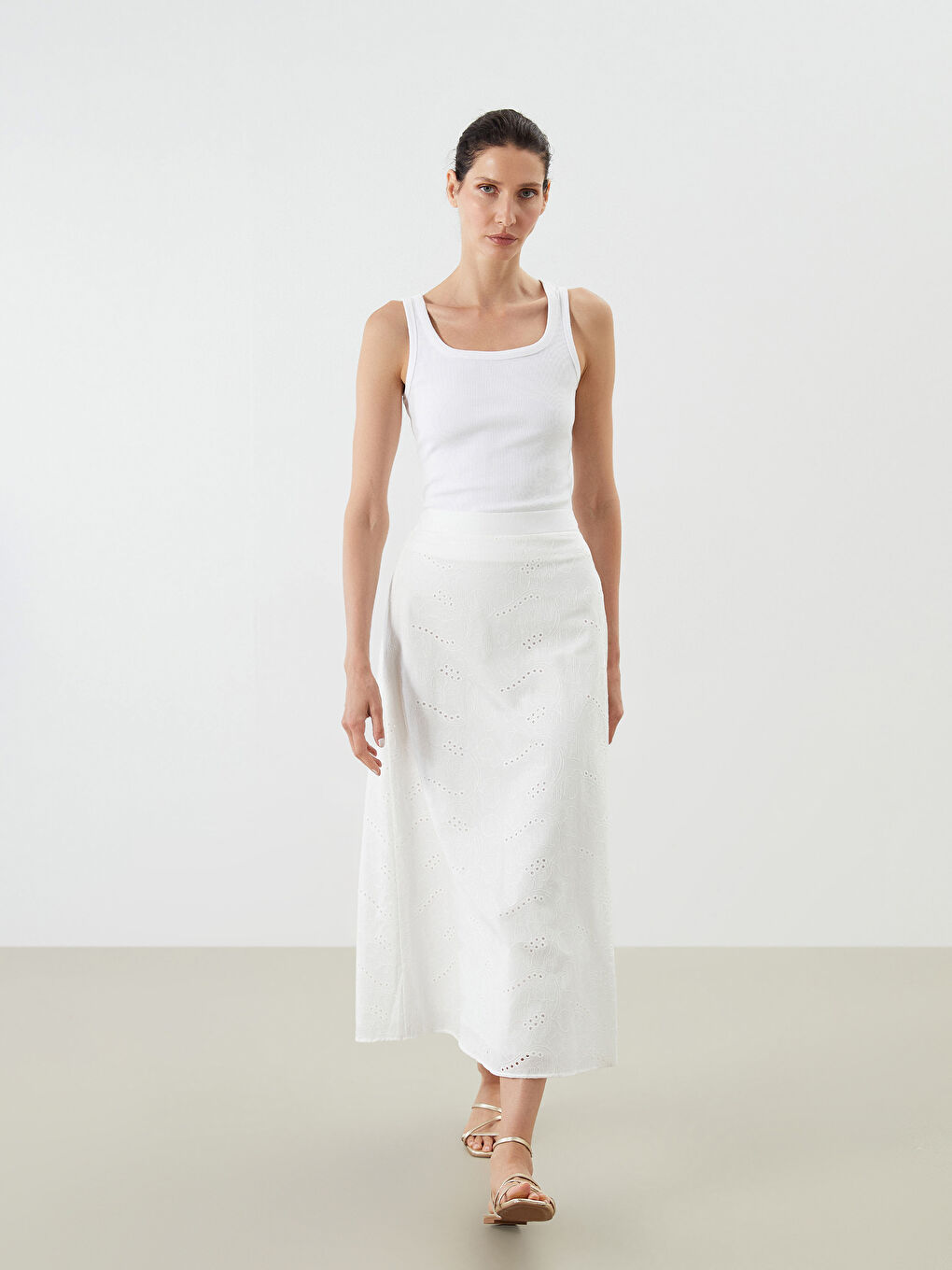 Beyaz Beli Lastikli Ajurlu A Kesim Etek