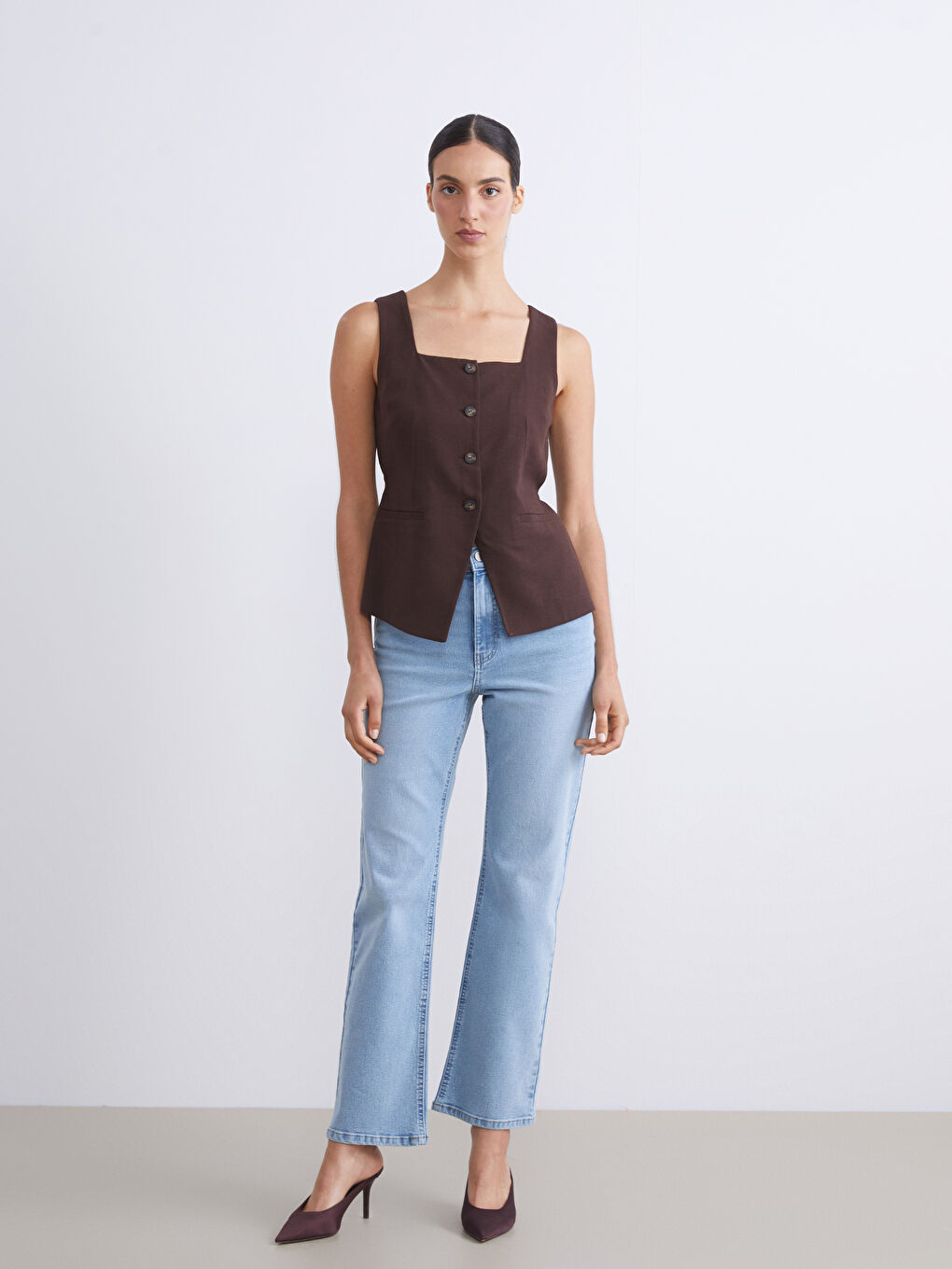 Kahverengi Kare Yaka Keten Karışımlı Kadın Klasik Yelek-1