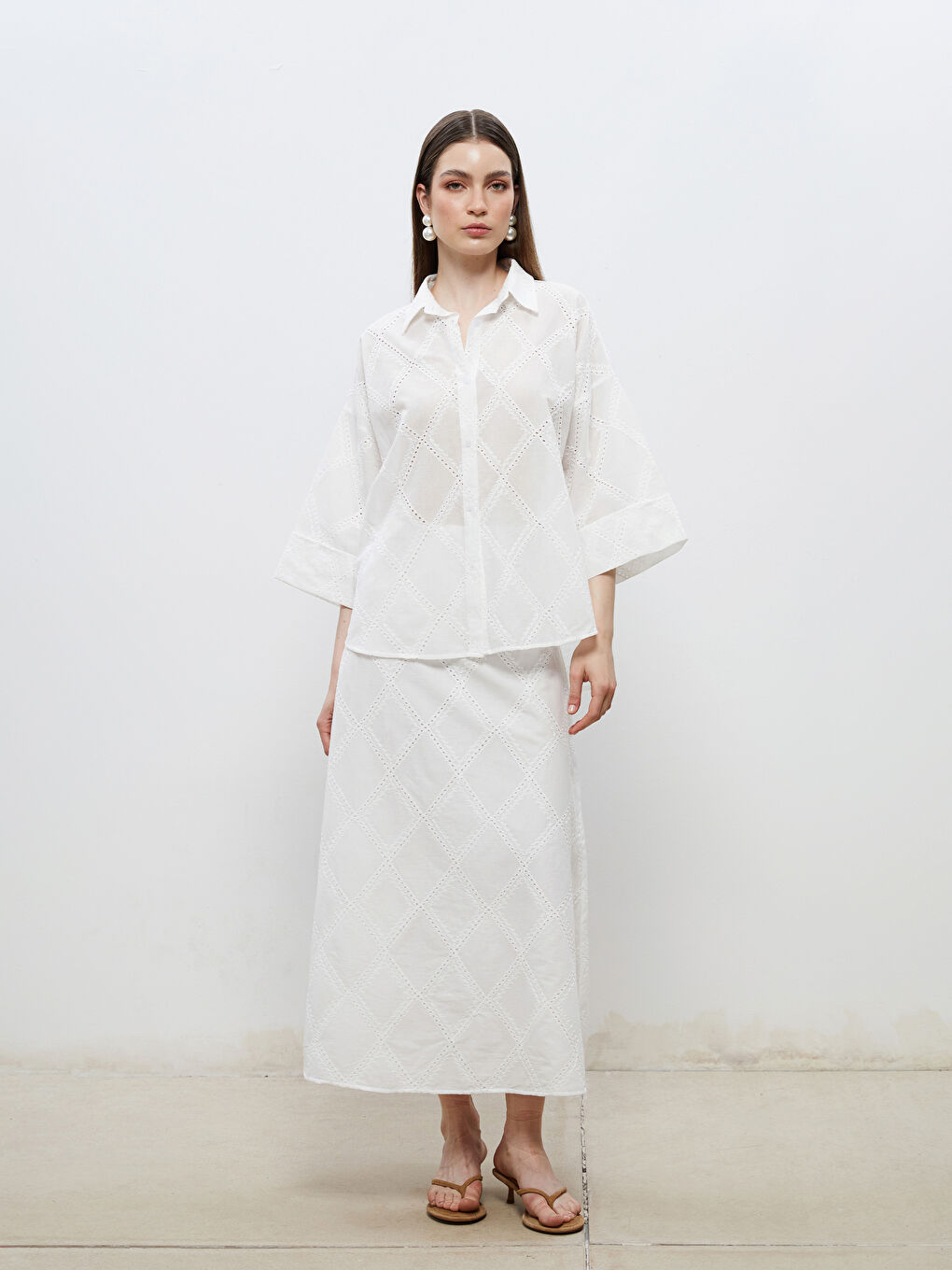 Beyaz Ajurlu Kadın Gömlek-1