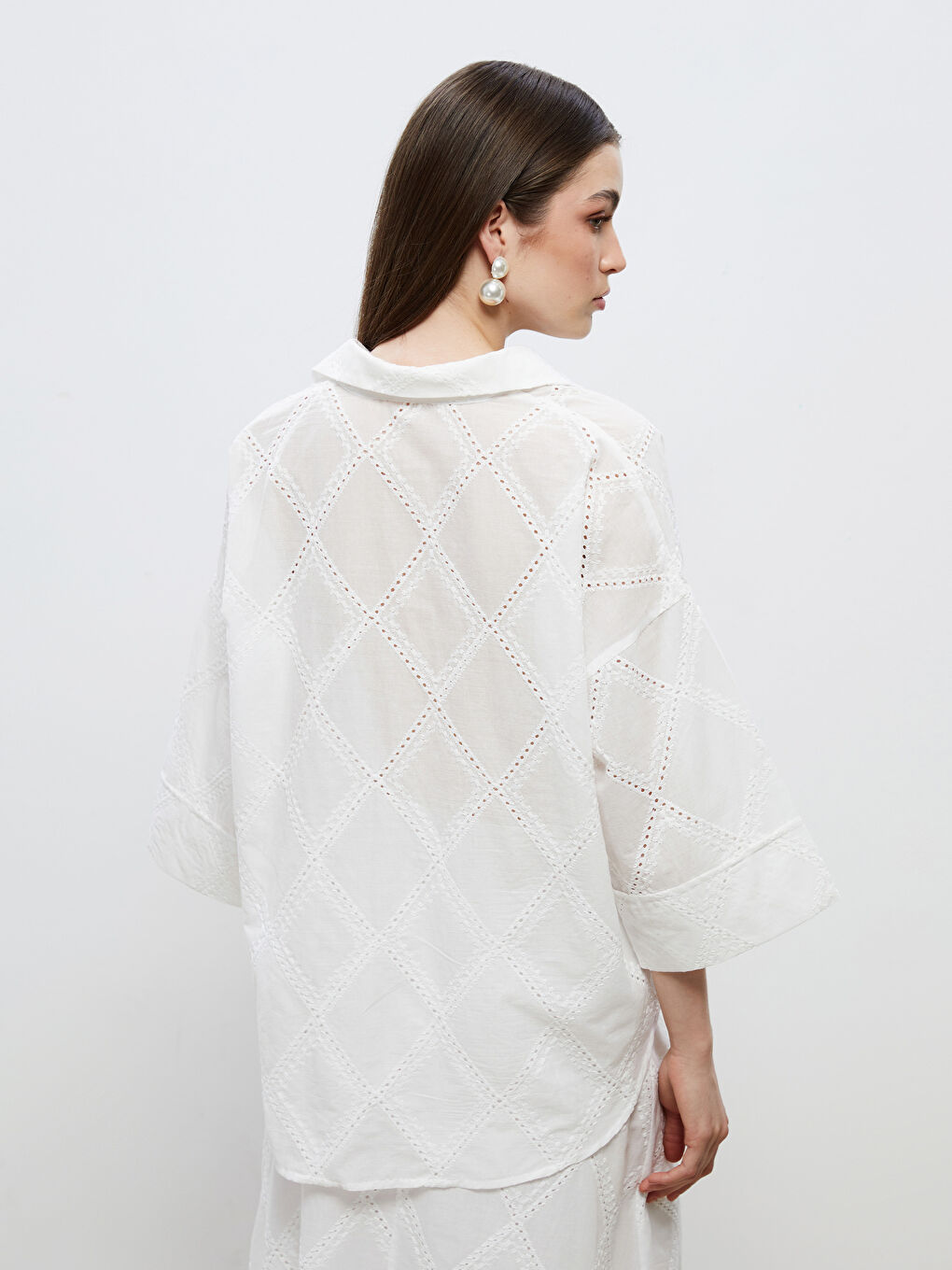 Beyaz Ajurlu Kadın Gömlek-3