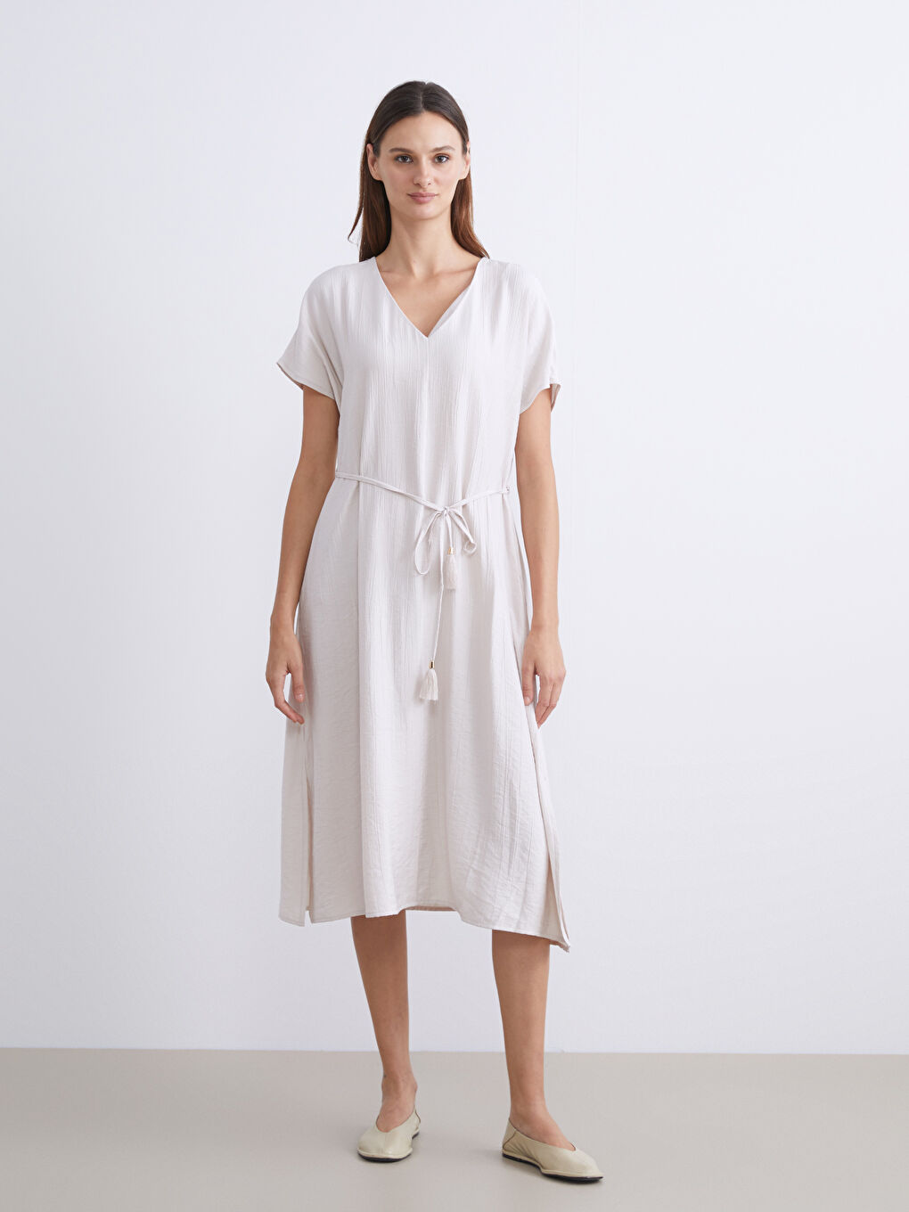 Bej V Yaka Dokulu Elbise-1