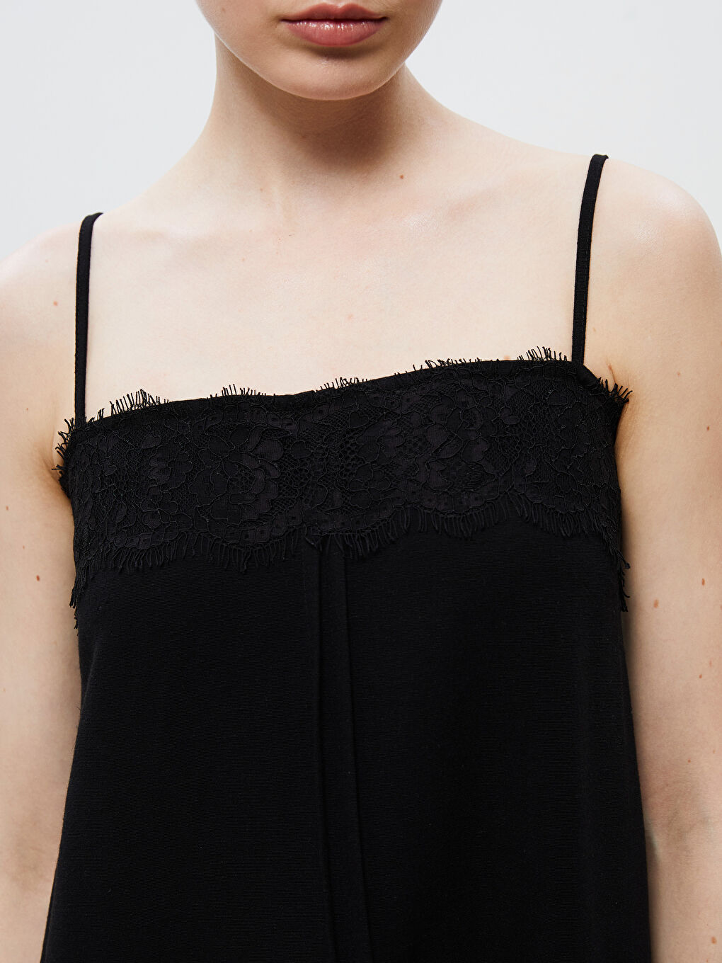 Siyah Kare Yaka Keten Karışımlı Askılı Elbise-2