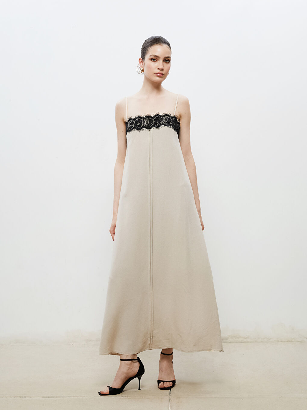 Ekru Kare Yaka Keten Karışımlı Askılı Elbise