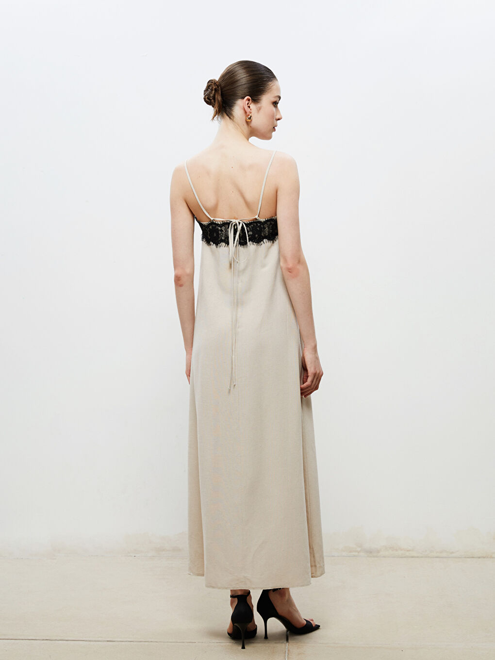 Ekru Kare Yaka Keten Karışımlı Askılı Elbise-3