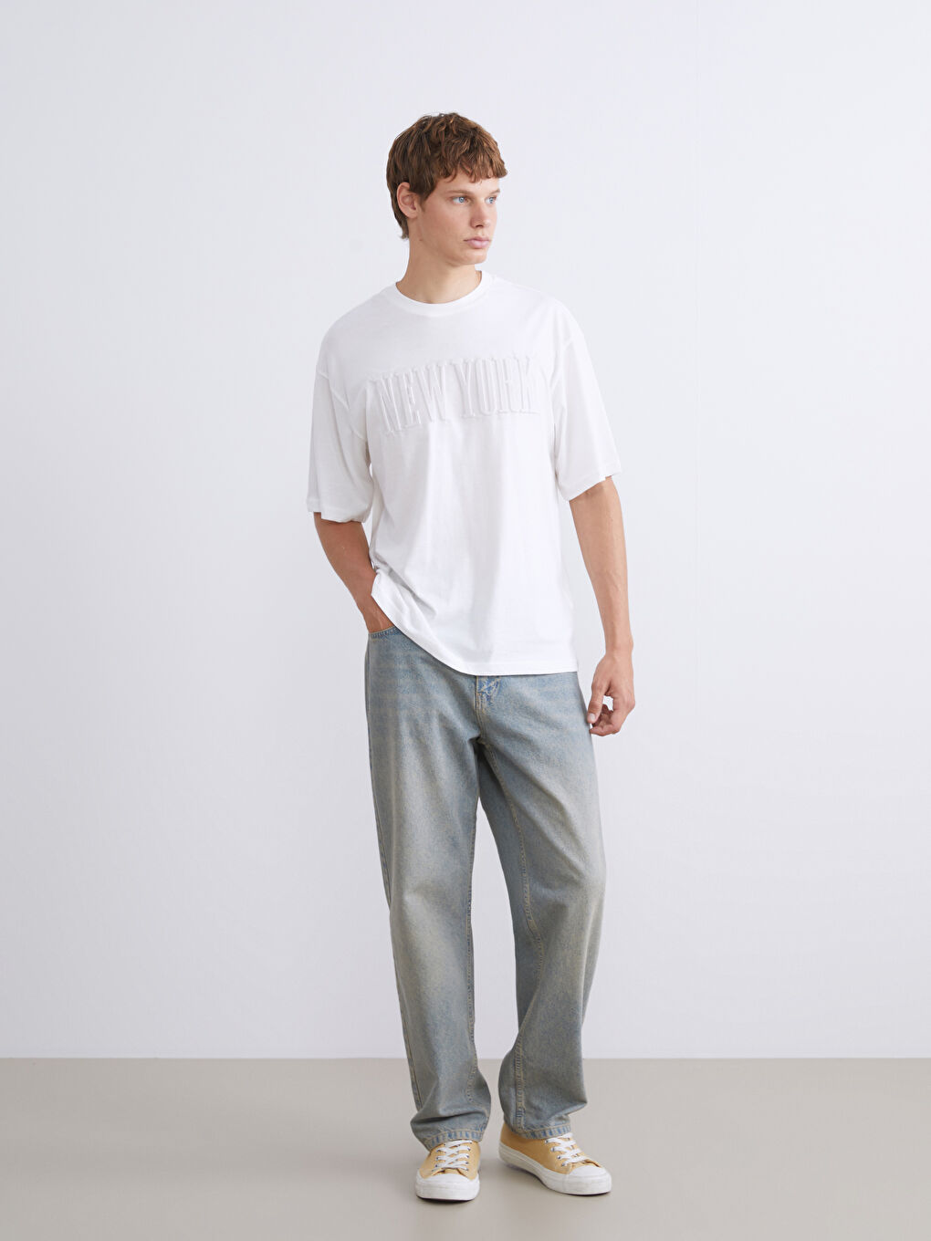 Ekru Bisiklet Yaka New York Baskılı Penye Erkek Tişört-1