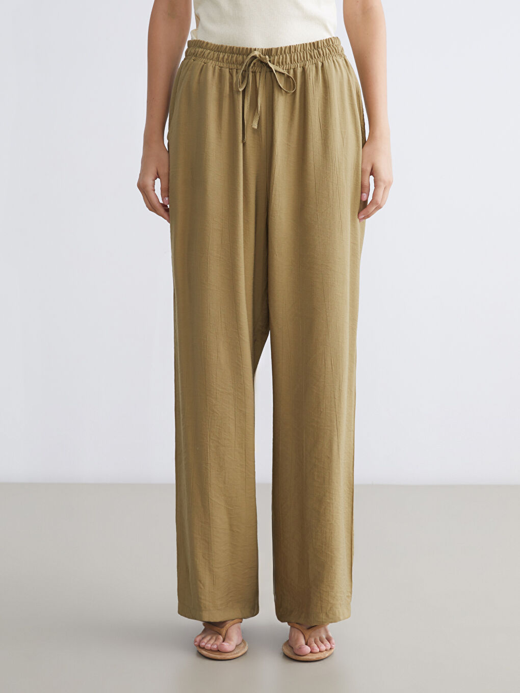 LCWAIKIKI Classic Elastic Waist Wide Leg Women's Trousers -S5RN40Z8-HCB