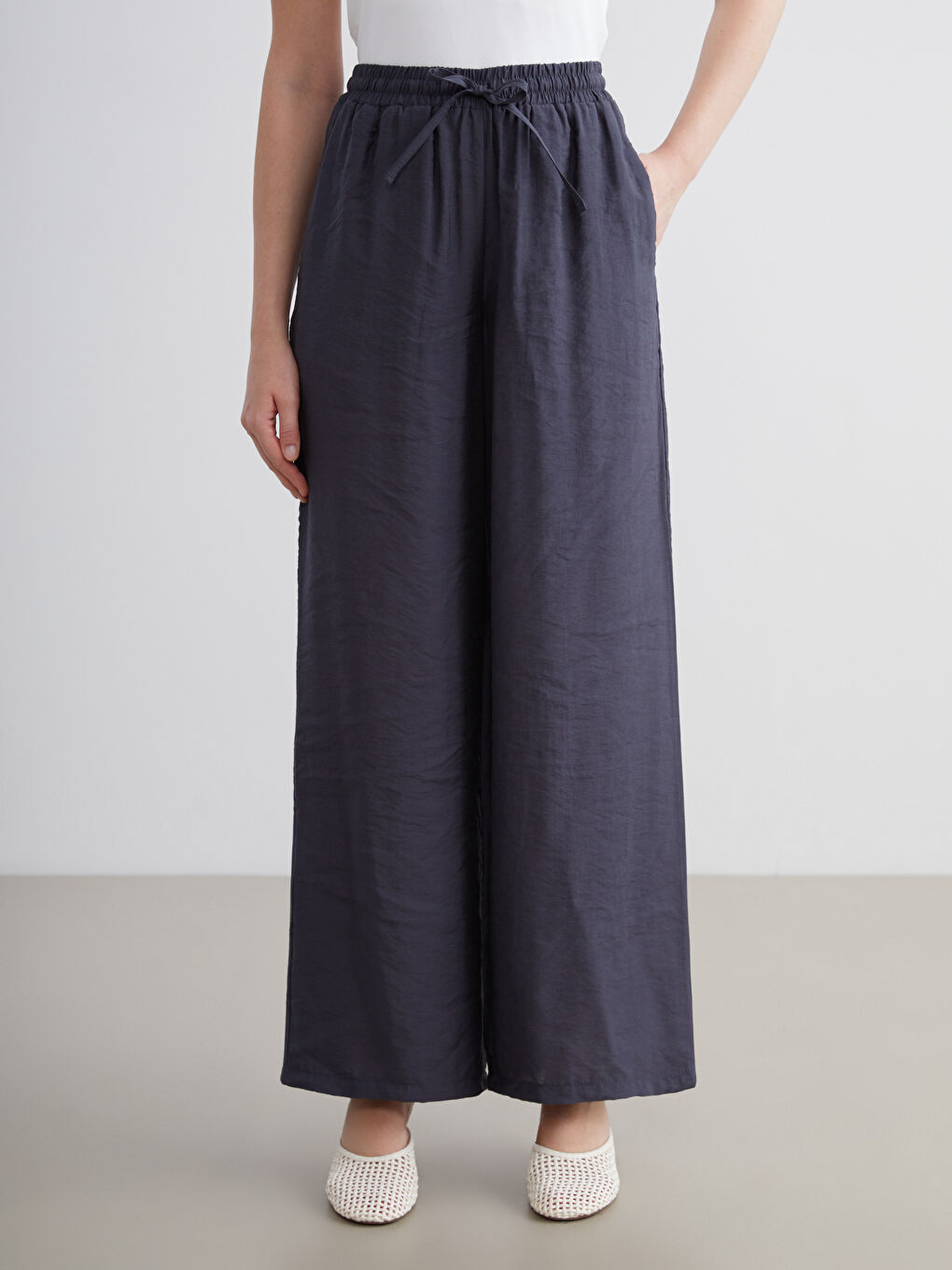 LCWAIKIKI Classic Elasticated Waist Modal Blend Women's Trousers -S5RN43Z8-CWF