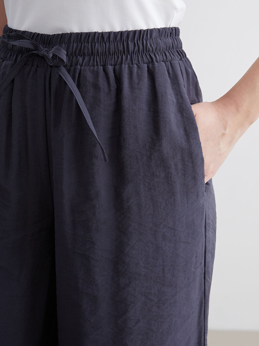 LCWAIKIKI Classic Elasticated Waist Modal Blend Women's Trousers -S5RN43Z8-CWF