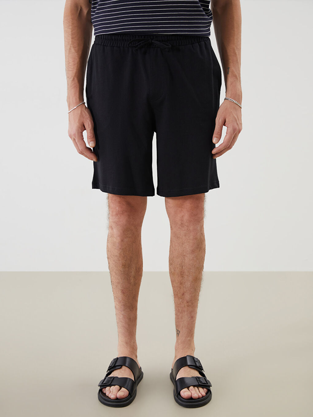 Siyah Standart Kalıp Erkek Şort-1