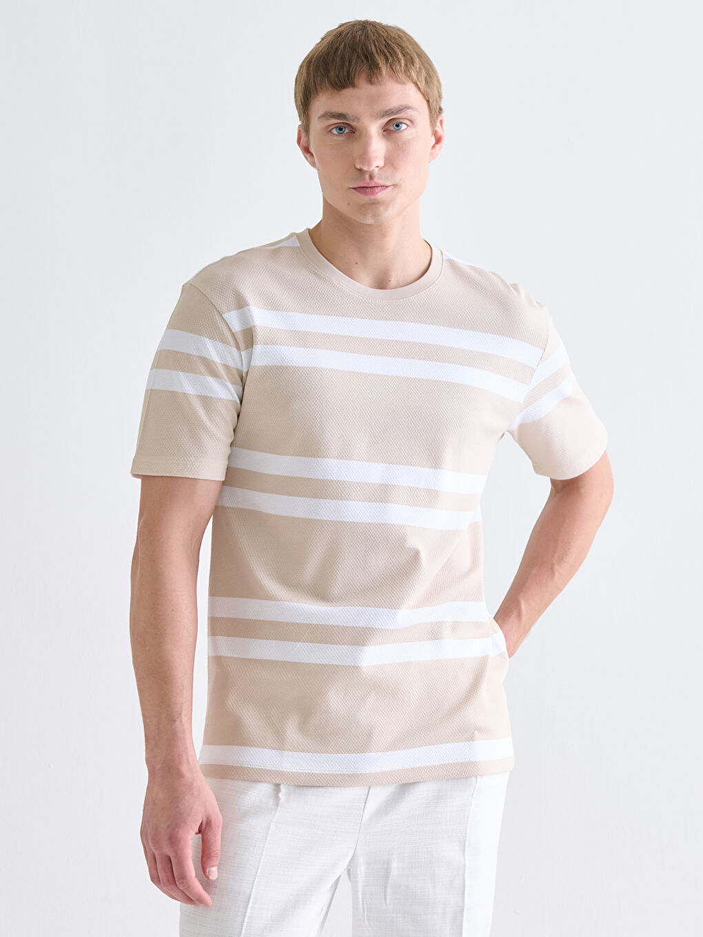 Bej Bisiklet Yaka Çizgili Penye Erkek Tişört