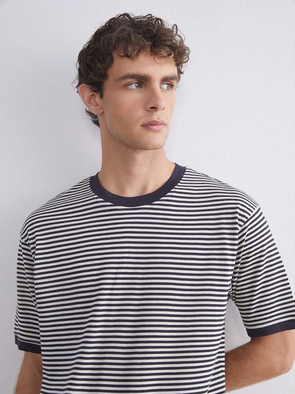 Lacivert Bisiklet Yaka Çizgili Erkek Tişört-2