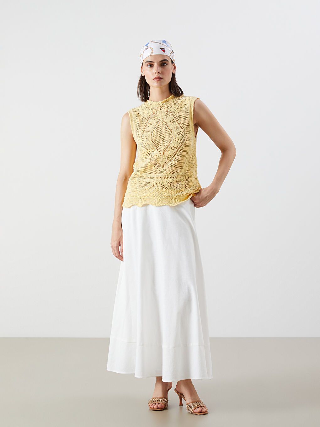 Sarı Dik Yaka Ajurlu Kadın Triko Atlet-1