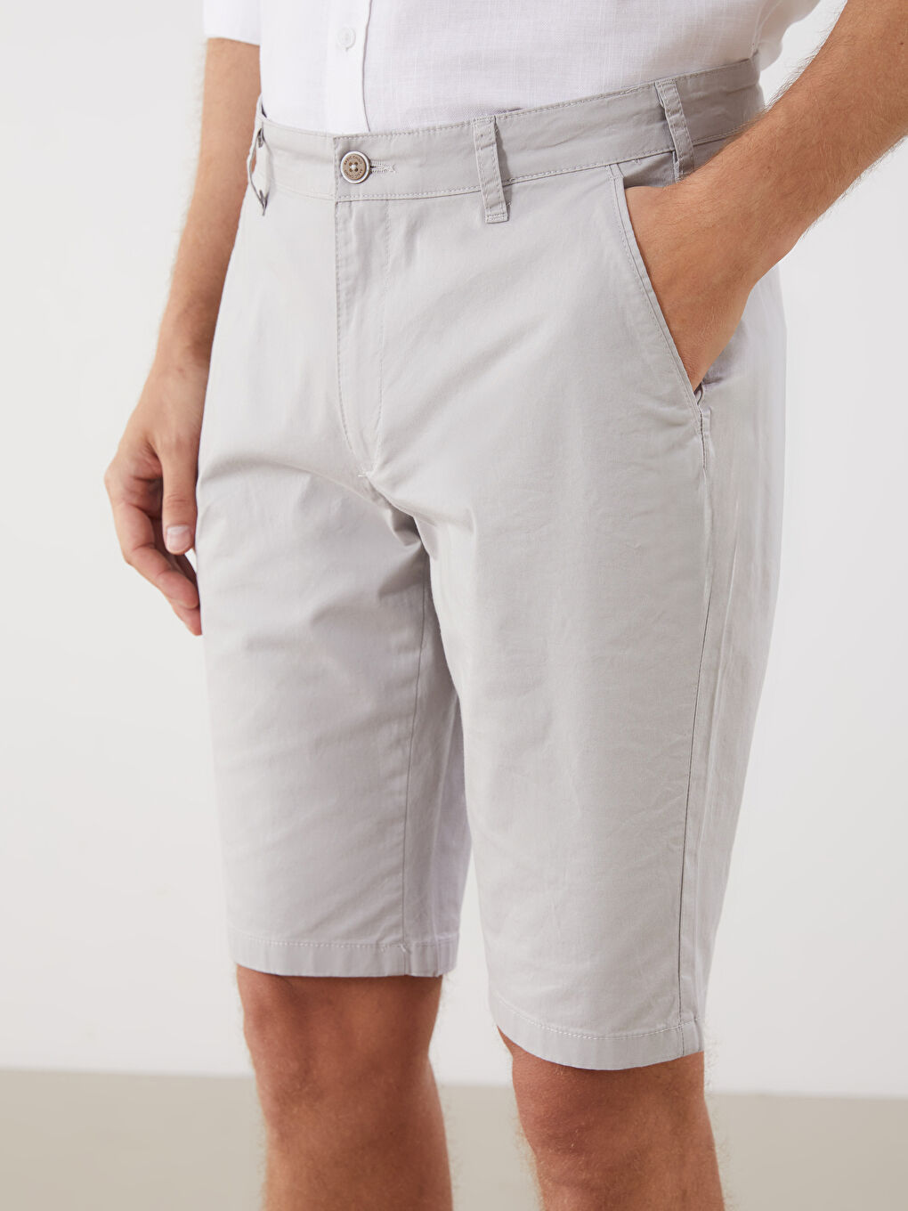 LCWAIKIKI Classic Regular Fit Gabardine Men's Shorts -S5RO48Z8-VL8