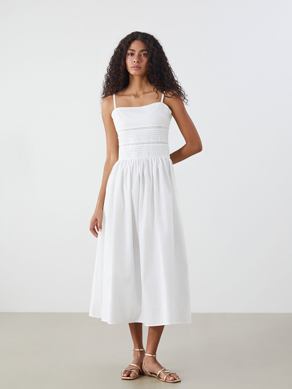 Beyaz Kare Yaka Ajurlu Elbise