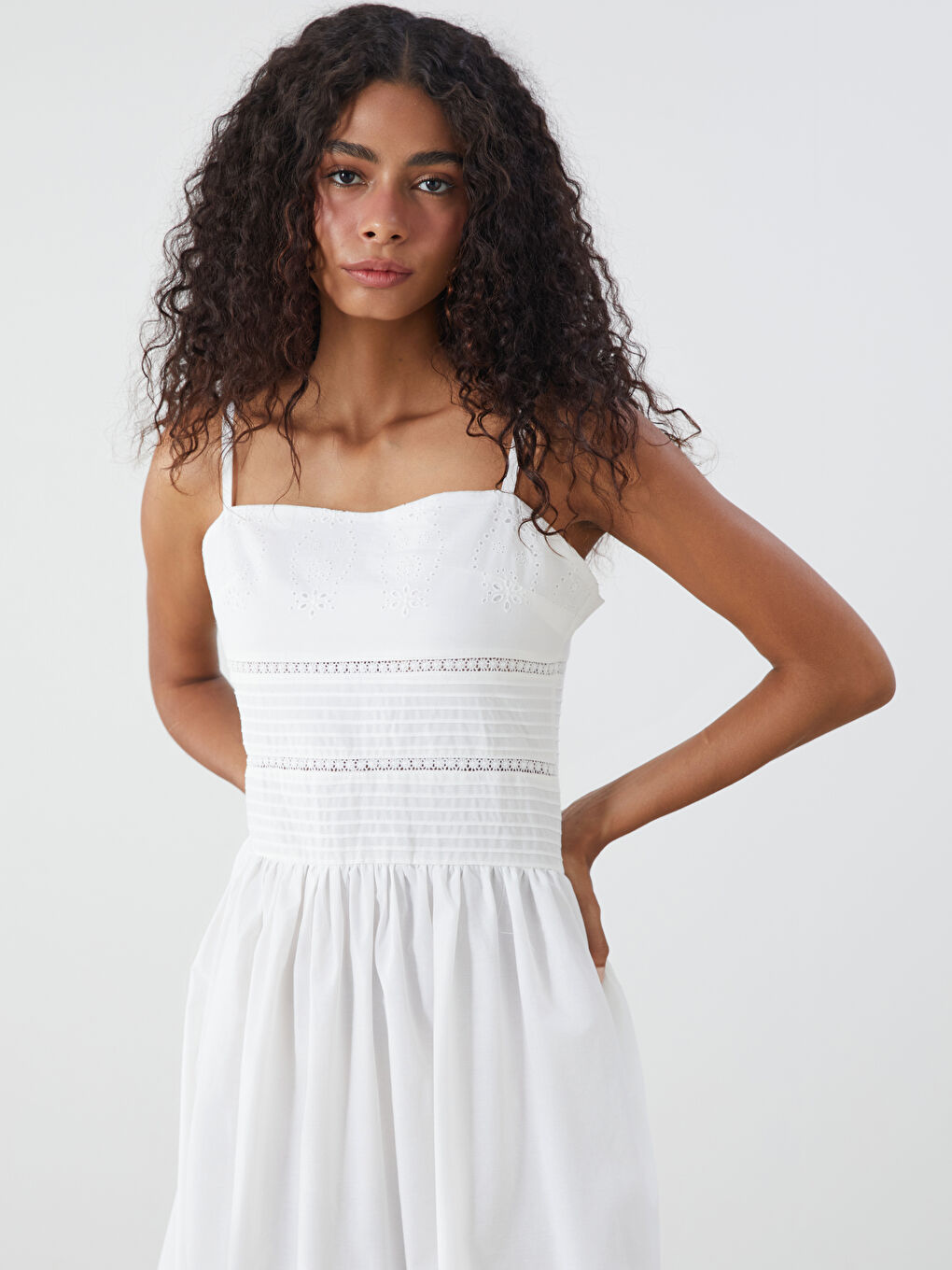 Beyaz Kare Yaka Ajurlu Elbise-1