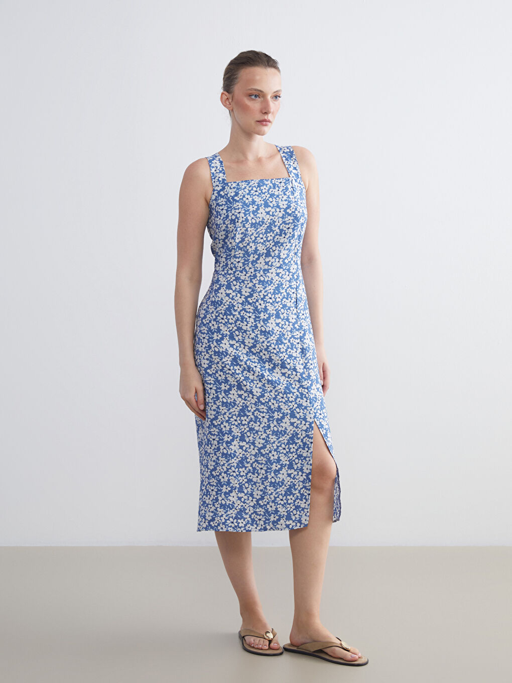 Mavi Kare Yaka Çiçekli Askılı Belden Oturtmalı Elbise-1