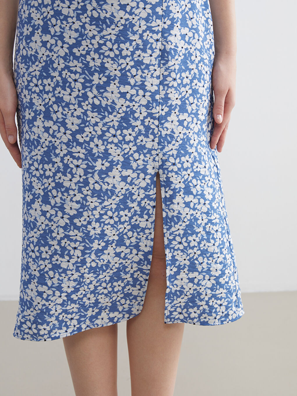 Mavi Kare Yaka Çiçekli Askılı Belden Oturtmalı Elbise-2