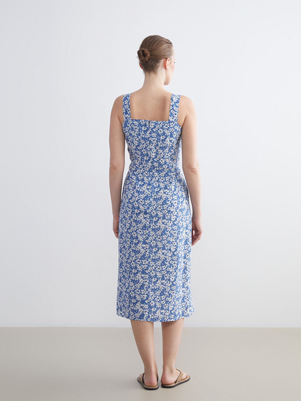 Mavi Kare Yaka Çiçekli Askılı Belden Oturtmalı Elbise-3