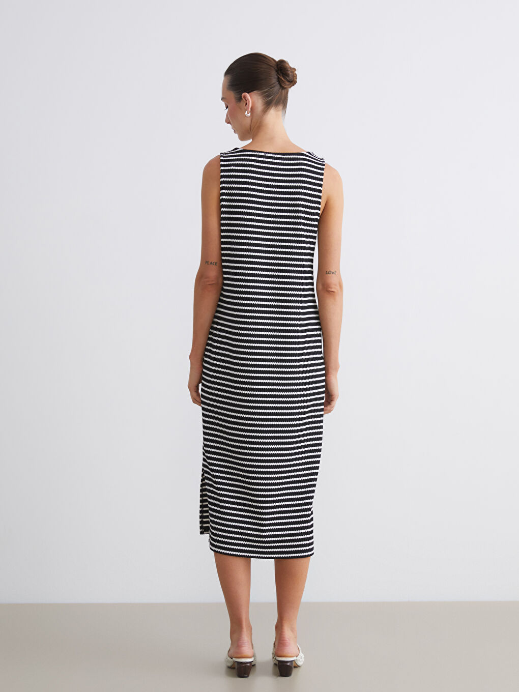 Siyah U Yaka Çizgili A Kesim Elbise-3