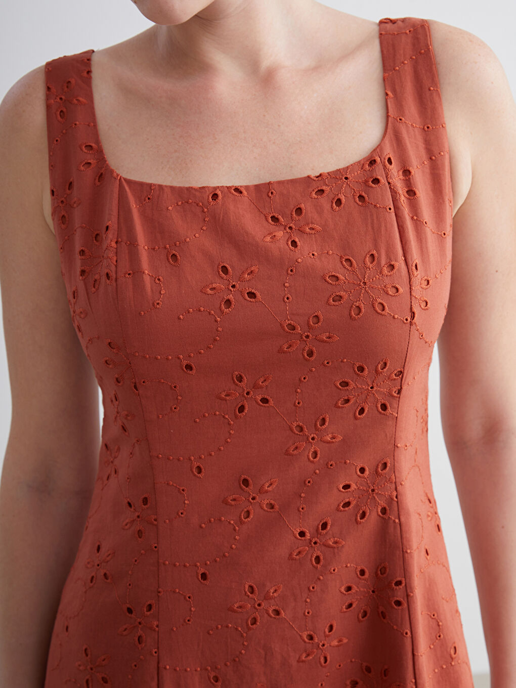 Turuncu Kare Yaka Ajurlu Elbise-2