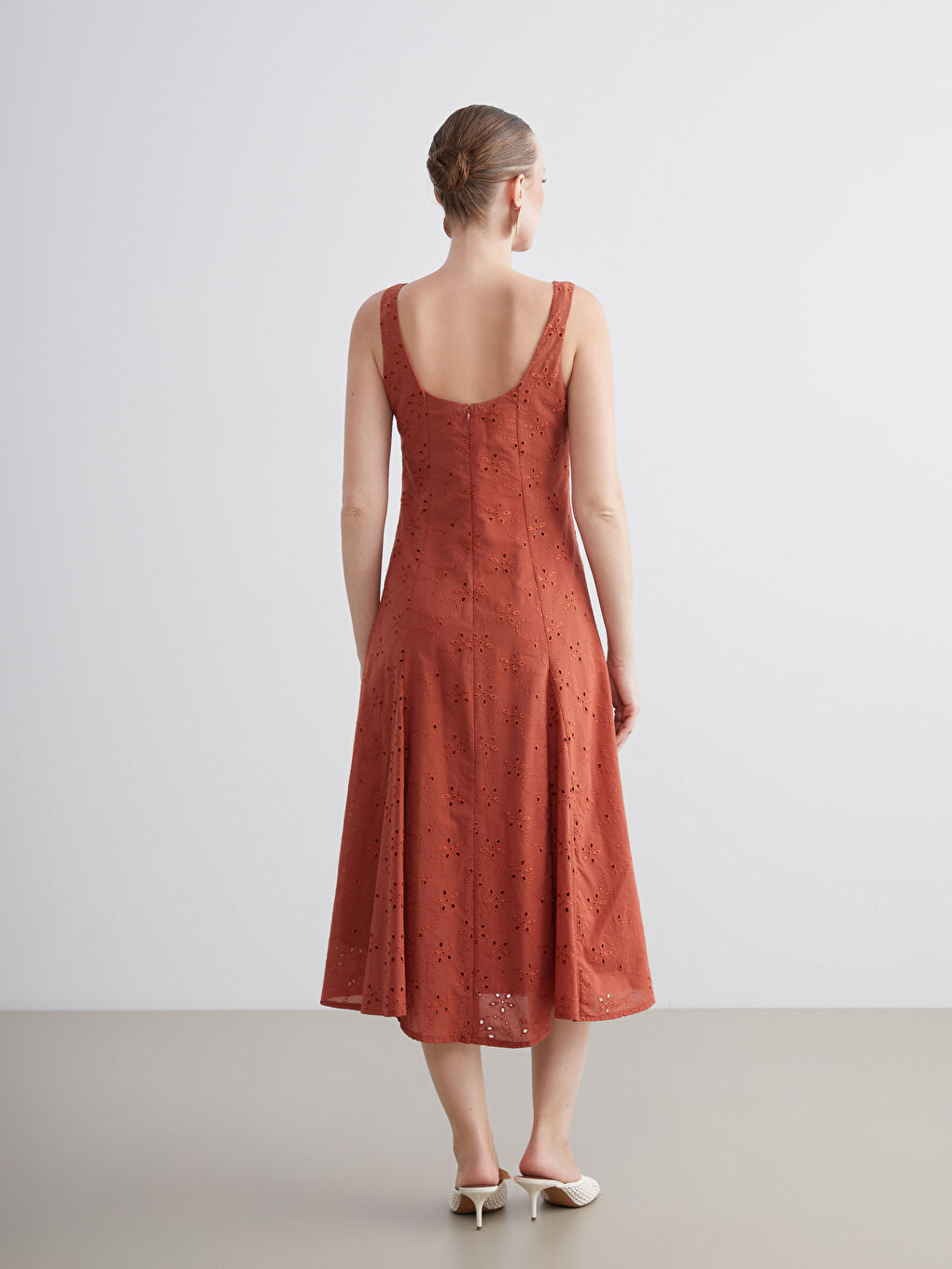 Turuncu Kare Yaka Ajurlu Elbise-3