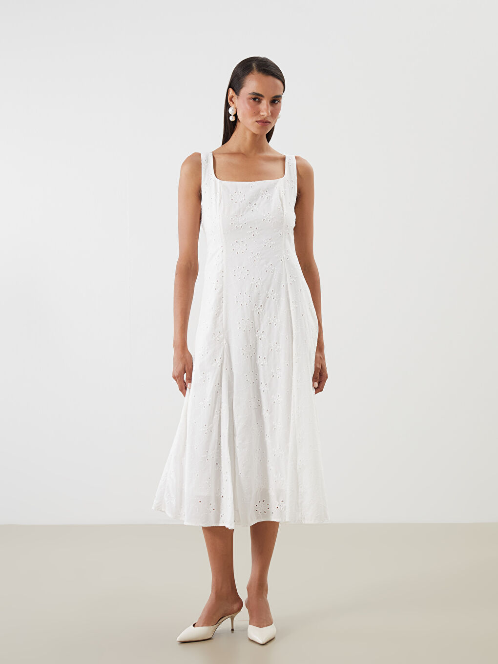 Beyaz Kare Yaka Ajurlu Elbise-1