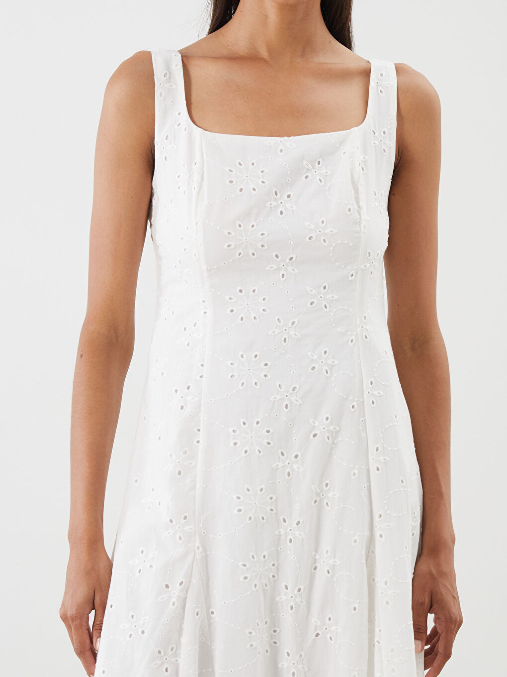 Beyaz Kare Yaka Ajurlu Elbise-2