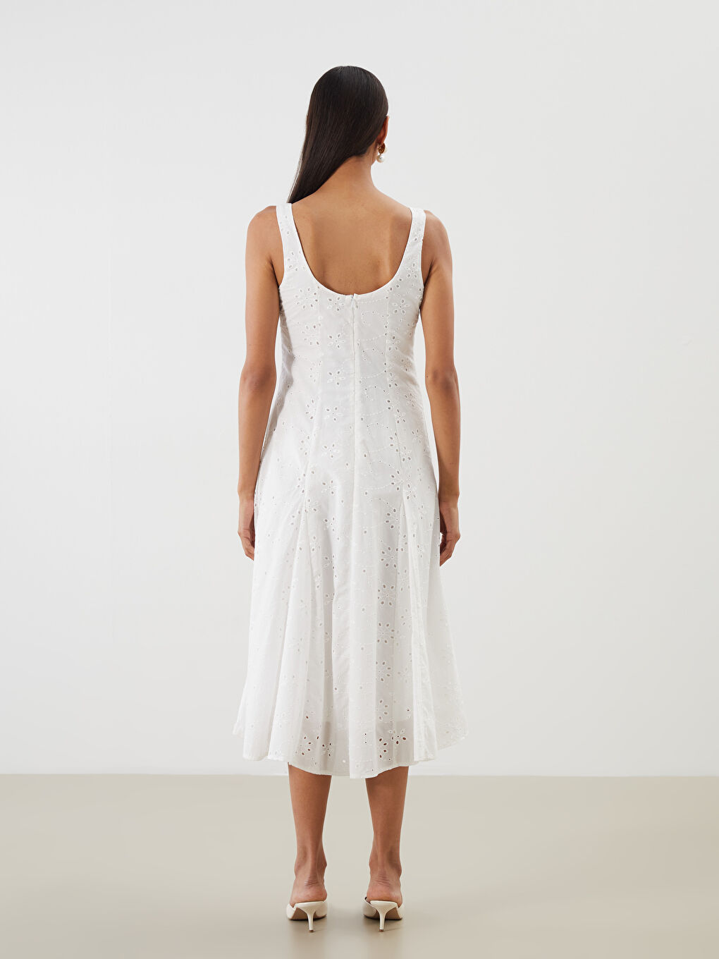 Beyaz Kare Yaka Ajurlu Elbise-3