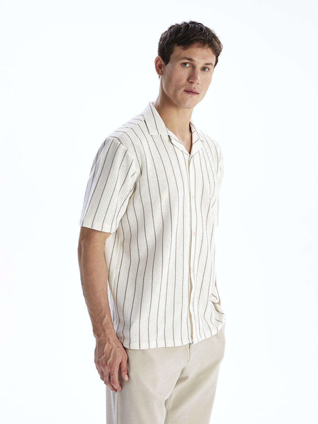 Bej Regular Fit Resort Yaka Çizgili Armürlü Erkek Gömlek