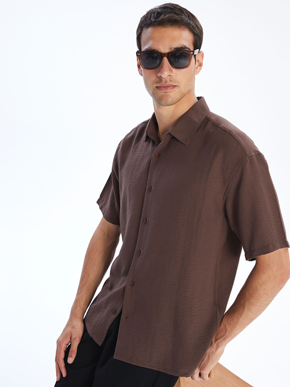 Kahverengi Regular Fit Kısa Kollu Armürlü Erkek Gömlek