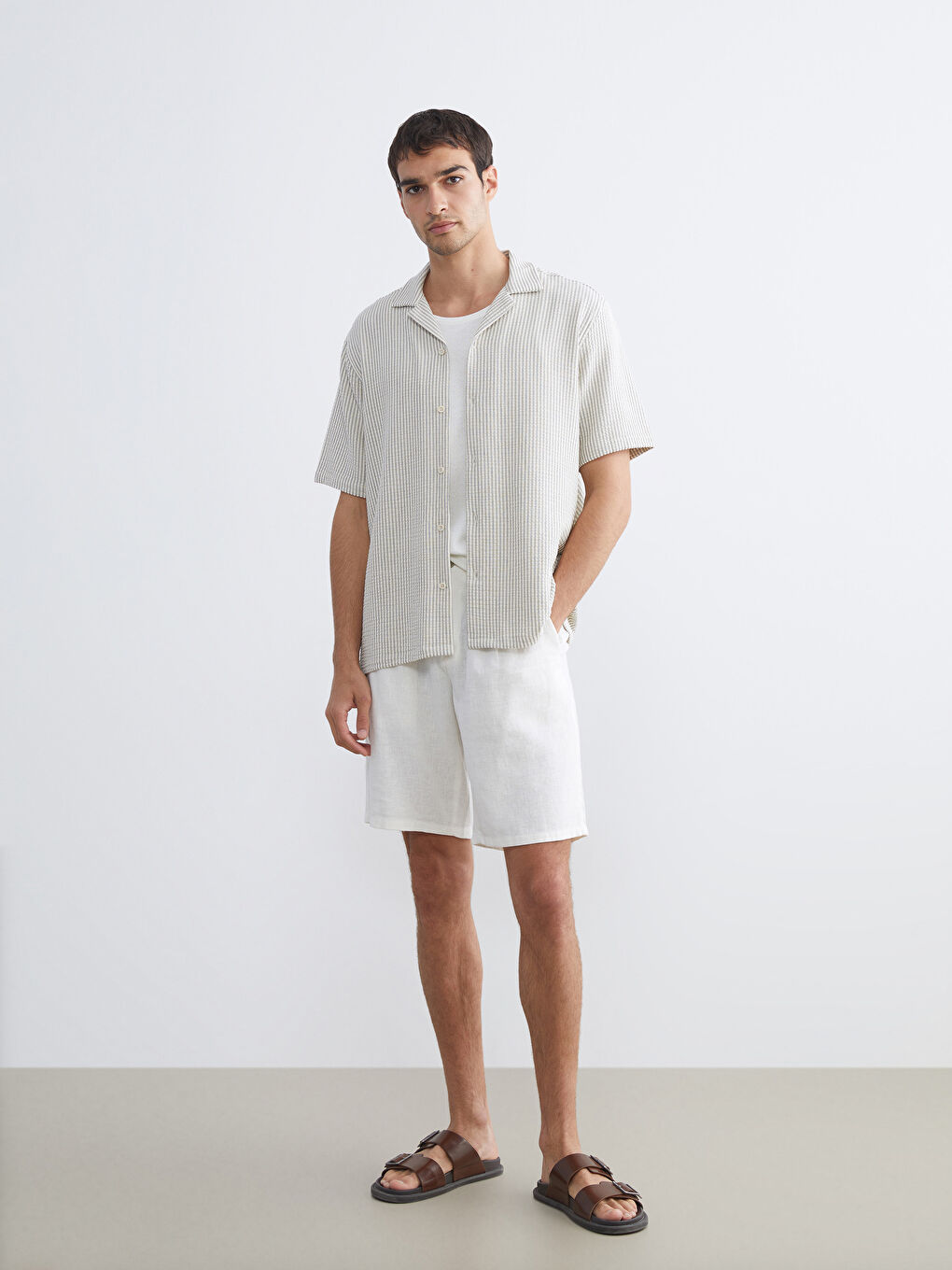 Ekru Regular Fit Resort Yaka Kısa Kollu Çizgili Erkek Gömlek-1