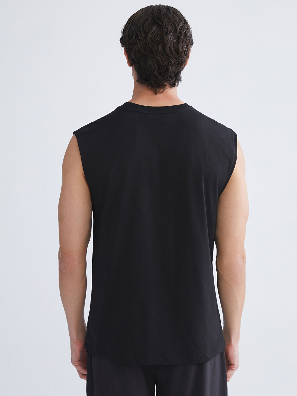 تيشيرت بدون أكمام مطبوع بياقة دائرية للرجال-3