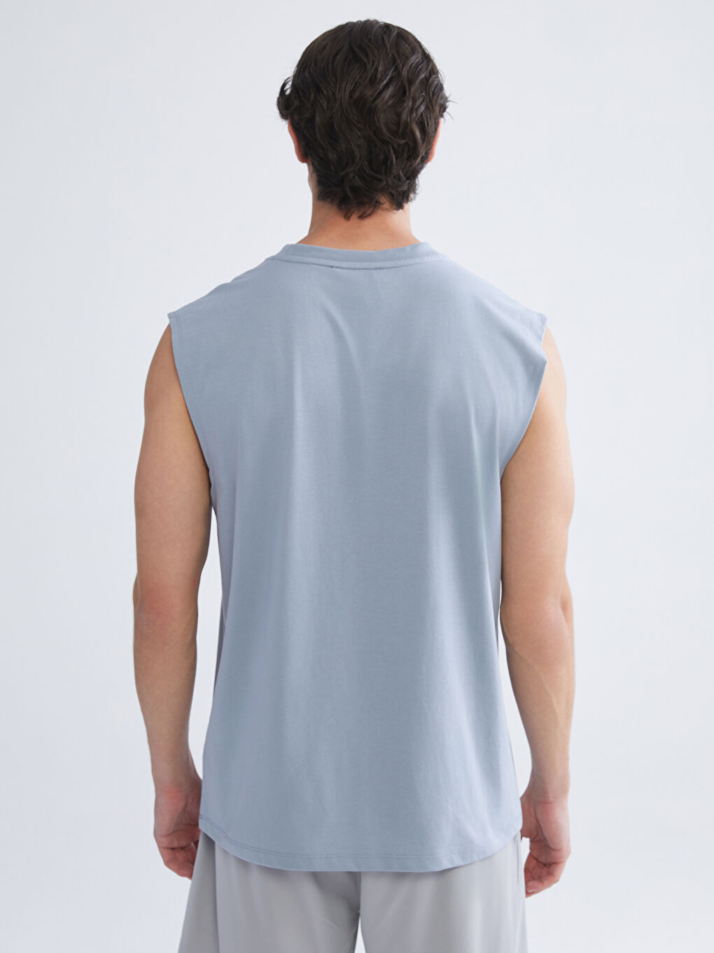 تيشيرت بدون أكمام مطبوع بياقة دائرية للرجال-3