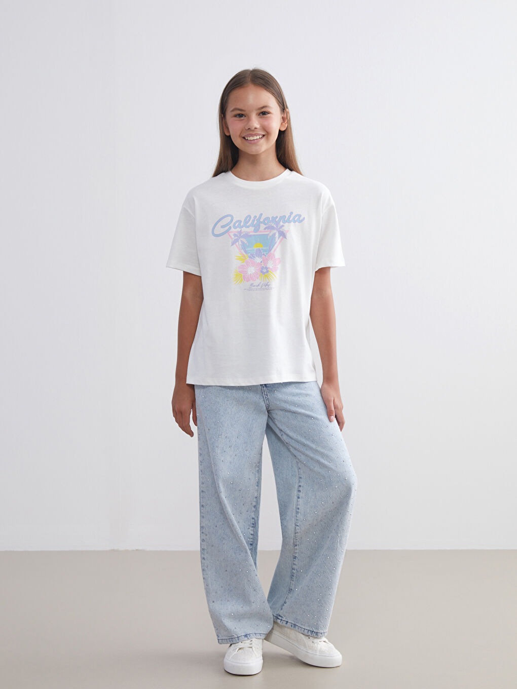 Beyaz Bisiklet Yaka California Baskılı Kız Çocuk Tişört-1
