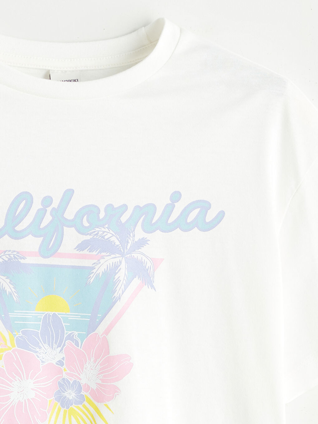 Beyaz Bisiklet Yaka California Baskılı Kız Çocuk Tişört-3