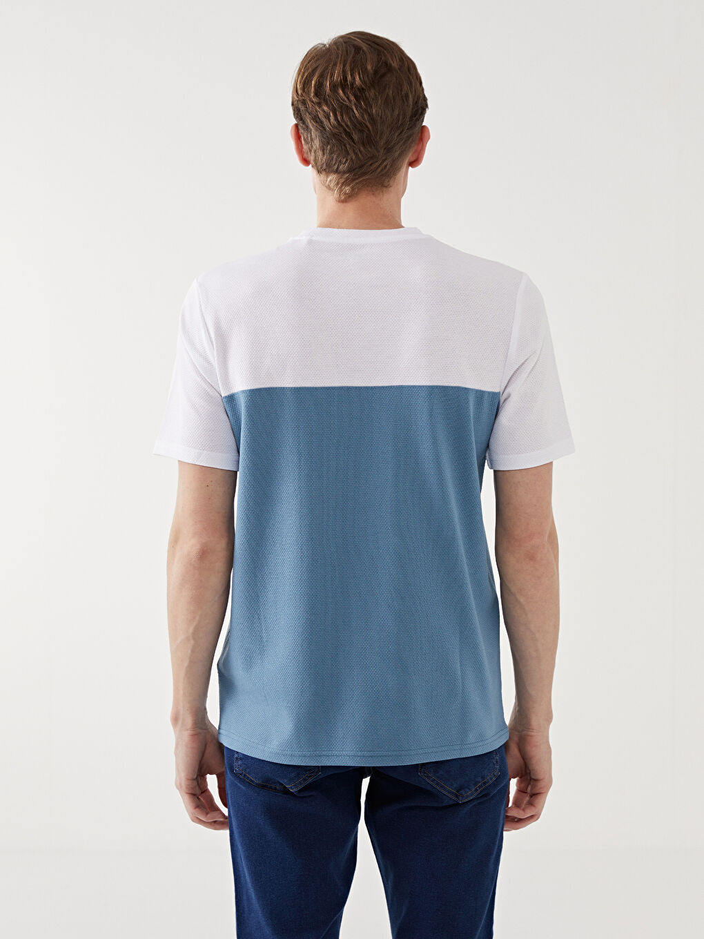 Ерлерге арналған дөңгелек жағалы қысқа жең түрлі-түсті футболка-3