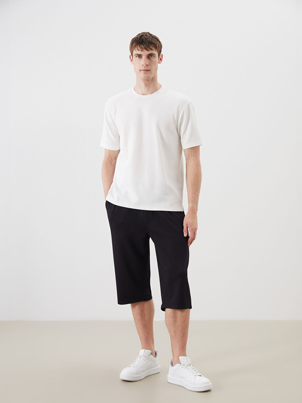 Siyah Standart Kalıp Erkek Şort