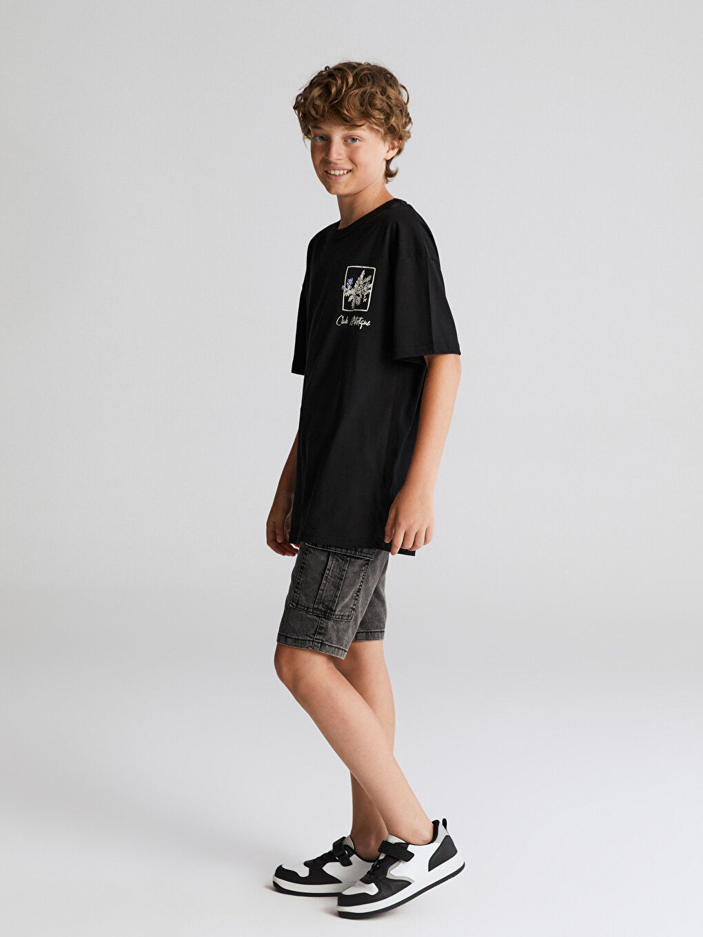 Siyah Bisiklet Yaka Erkek Çocuk Tişört-1