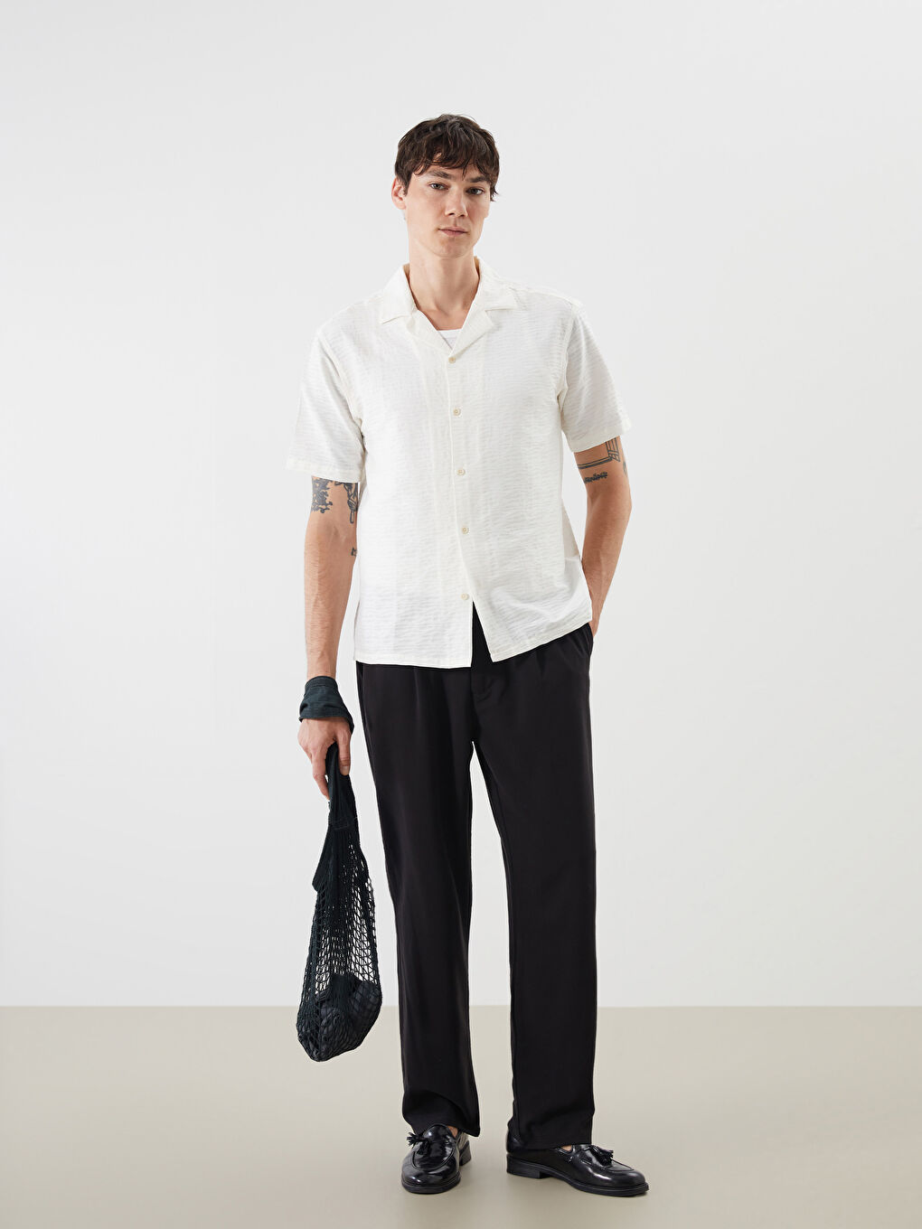 Beyaz Rahat Kalıp Resort Yaka Kısa Kollu Desenli Erkek Gömlek-1