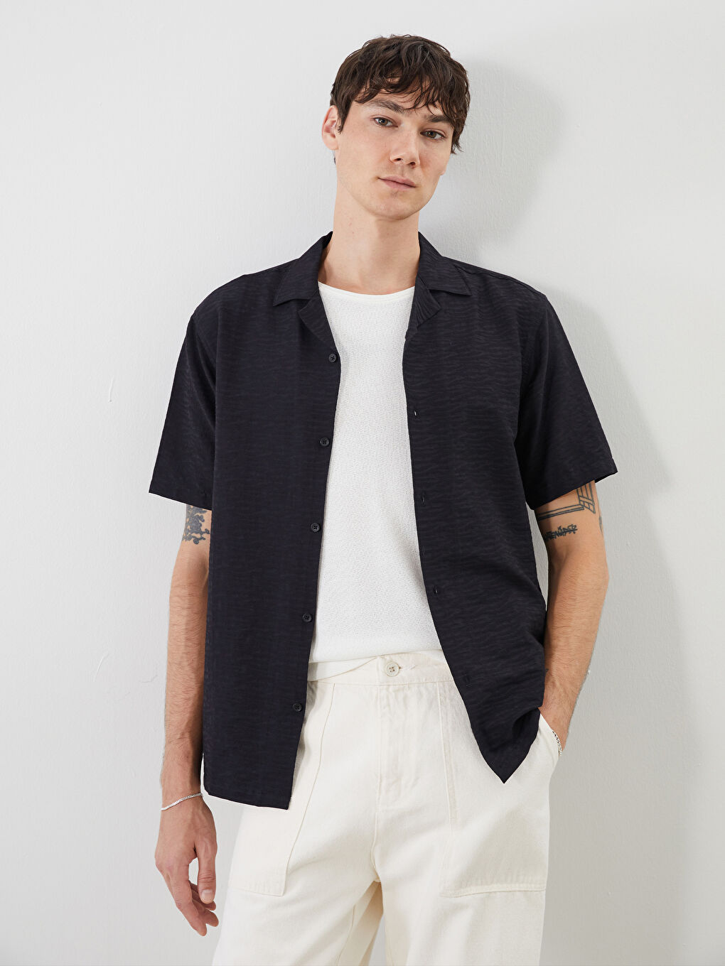 Siyah Rahat Kalıp Resort Yaka Kısa Kollu Desenli Erkek Gömlek