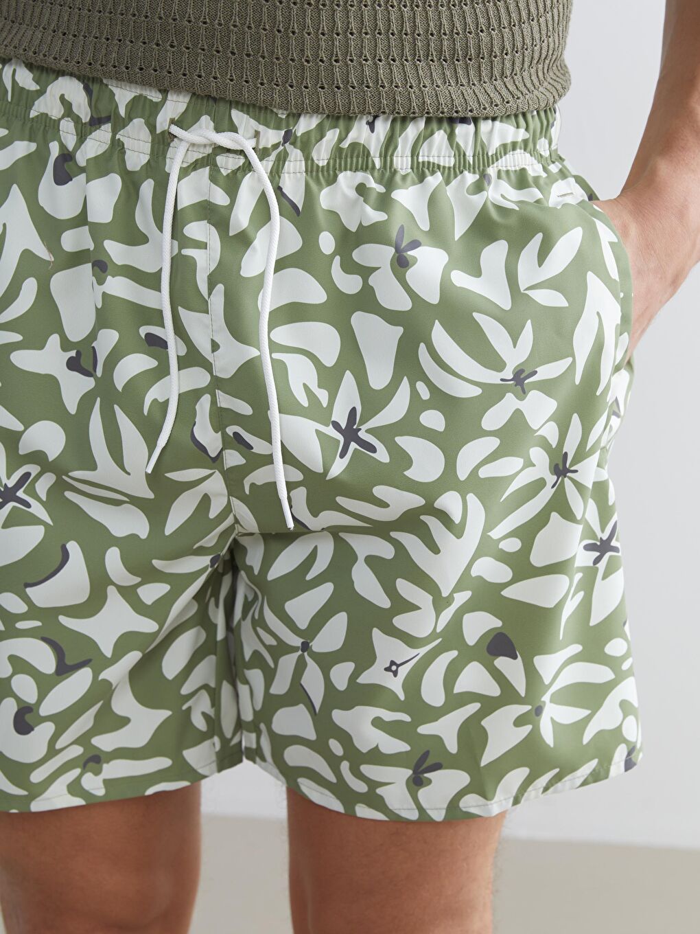 Yeşil Kısa Boy Desenli Erkek Deniz Şortu-2