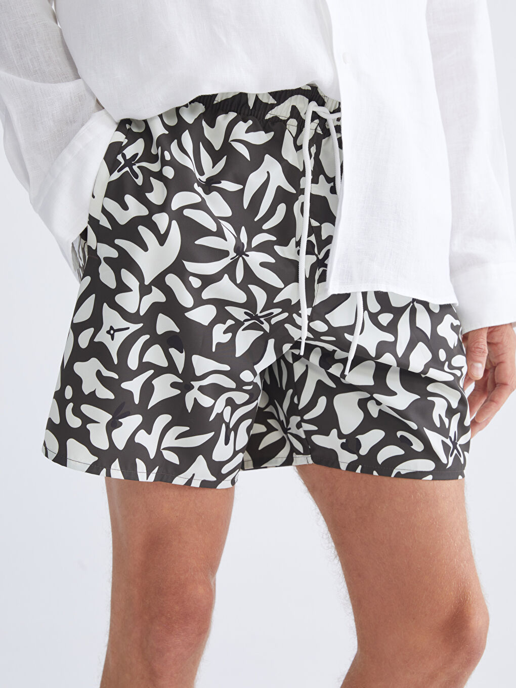 Haki Kısa Boy Desenli Erkek Deniz Şortu-4